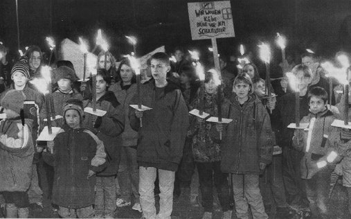 17.2.1998






 Demo an der Talschule.